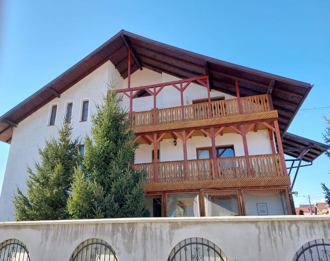 Pensiunea Vera Rîşnov Luaran gambar